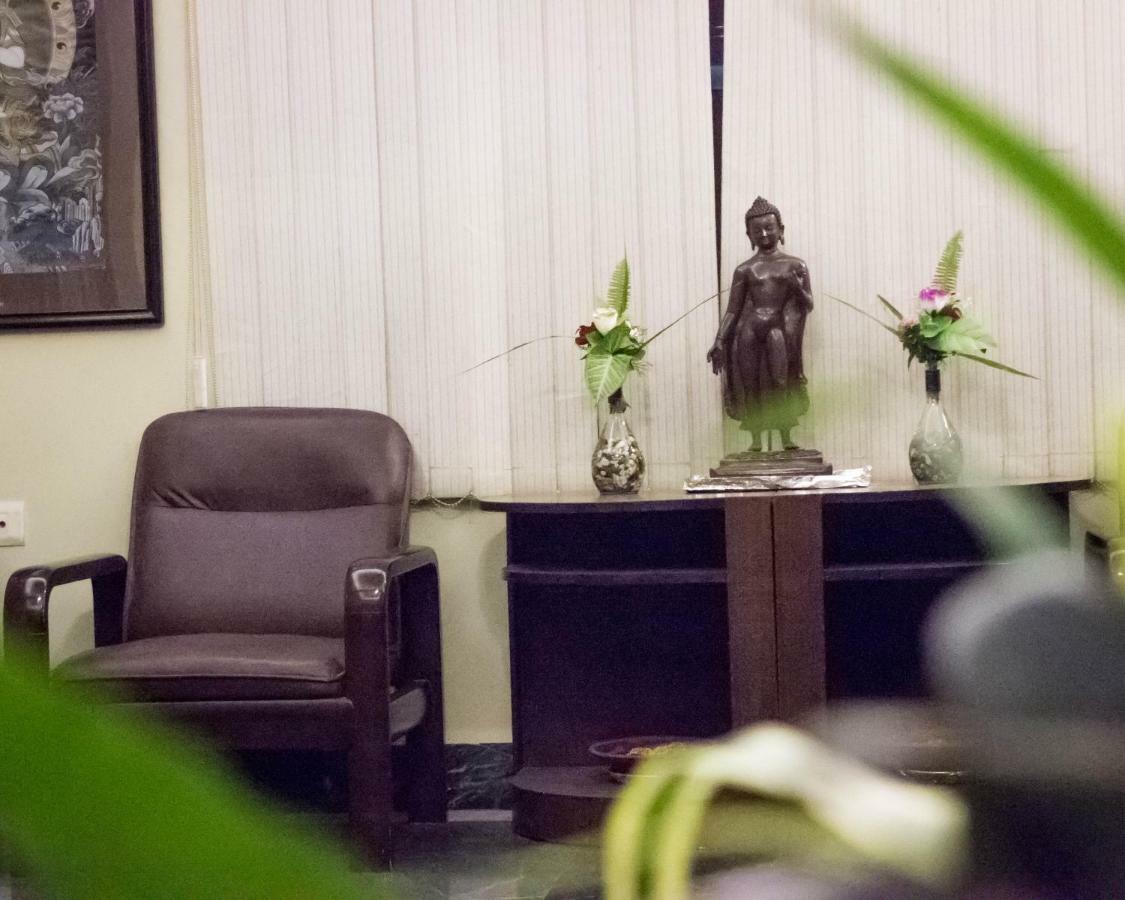 ホテル アナンダ イン ルンミンデーイ エクステリア 写真